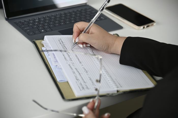 Administrative Assistant Cover Letter Examples