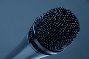 microphone-298587_640